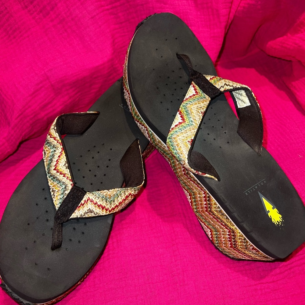 Like new FUN volatile wedge flip flops